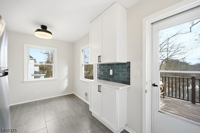 Building Photo - 76 Mt Kemble Ave