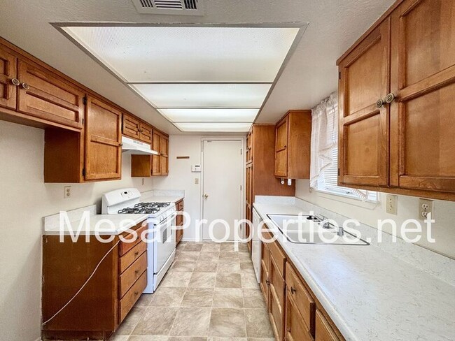 Building Photo - 13185 Rolling Ridge Dr