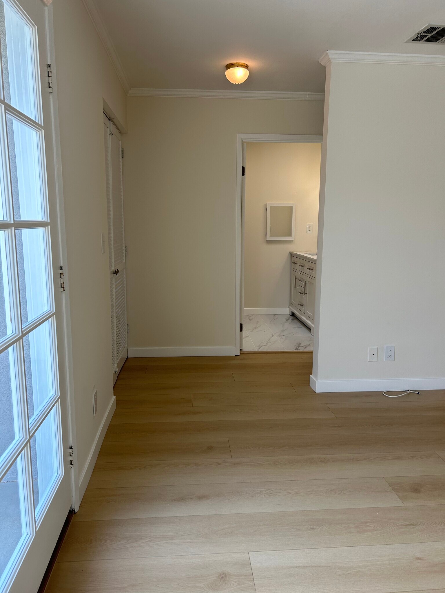 Building Photo - 10760 Russett Ave