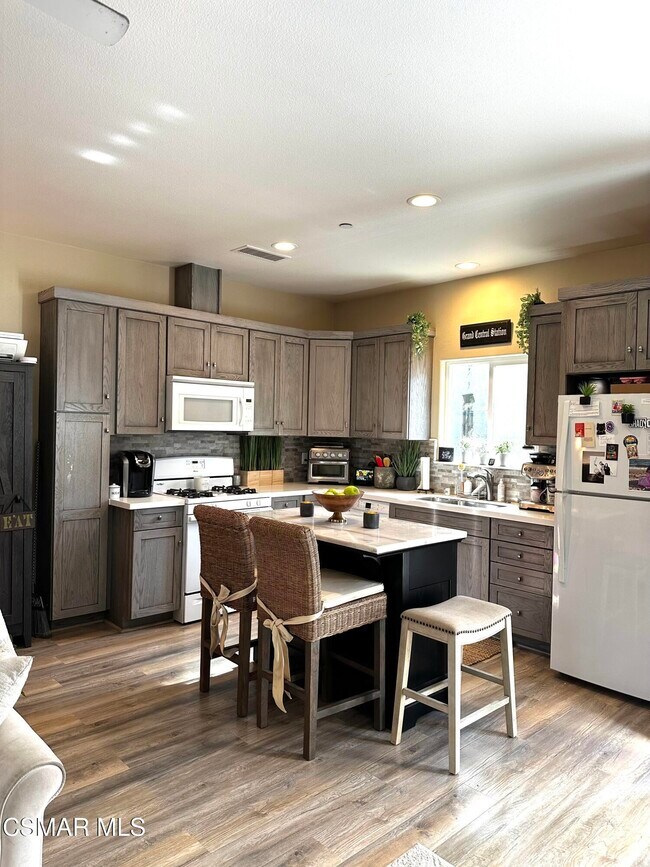 Building Photo - 1226 Aster St