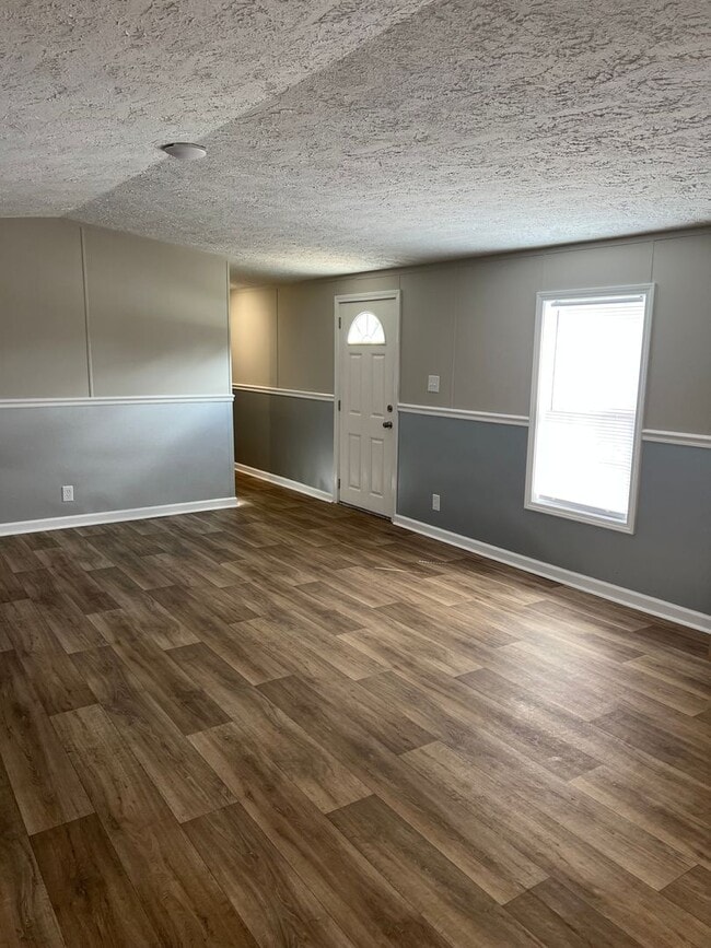 Building Photo - Fully Renovated & Pet Friendly 3 Bedroom, 2 Bathroom Home in Loris – No HOA!