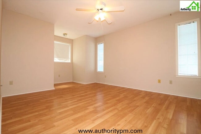 Building Photo - 428 Dominica Ct