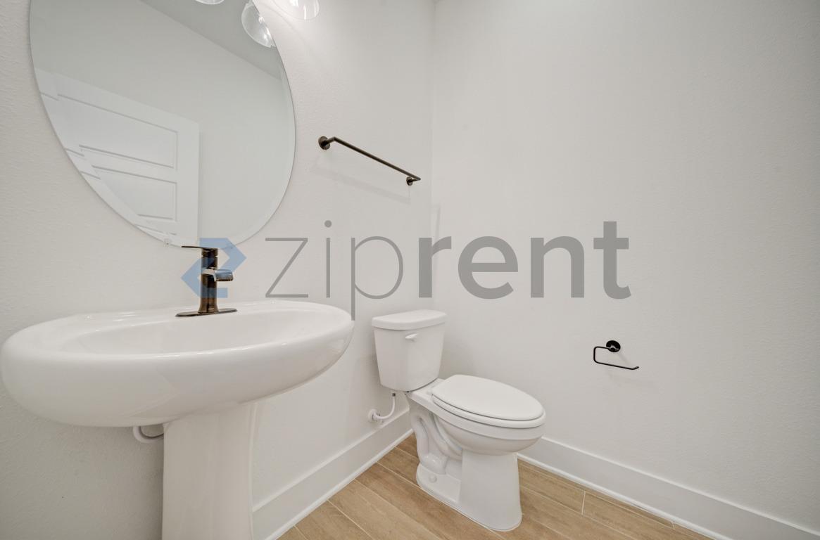 Building Photo - 534 Sun Chaser Dr