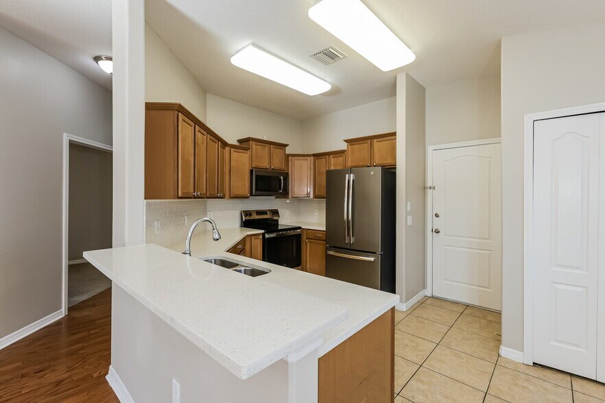 Building Photo - 7331 Lumber Port Dr