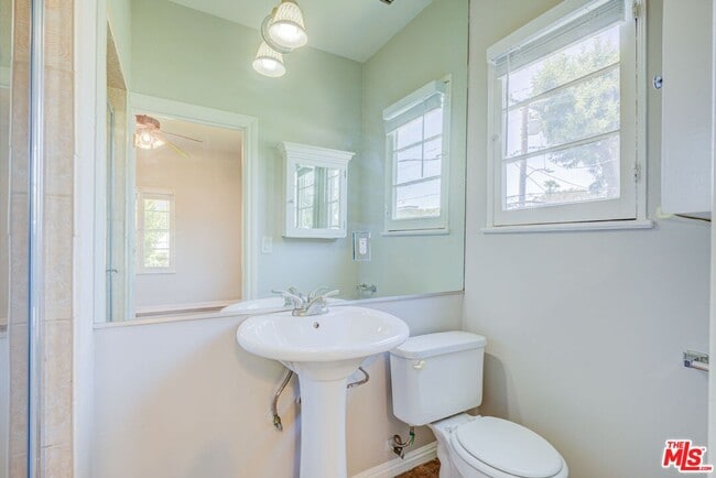 Building Photo - 253 S Elm Dr