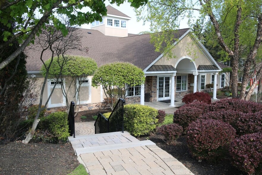 Building Photo - 18 Rosewood Ct