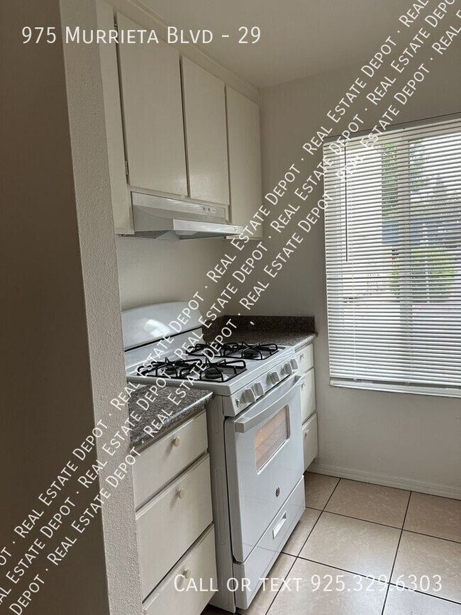 Building Photo - 975 Murrieta Blvd