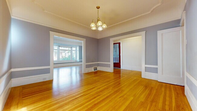 Building Photo - SPACIOUS  2BR + 1 BA WITH BONUS SUNROOM AND IN- UNIT LAUNDRY IN THE RICHMOND.