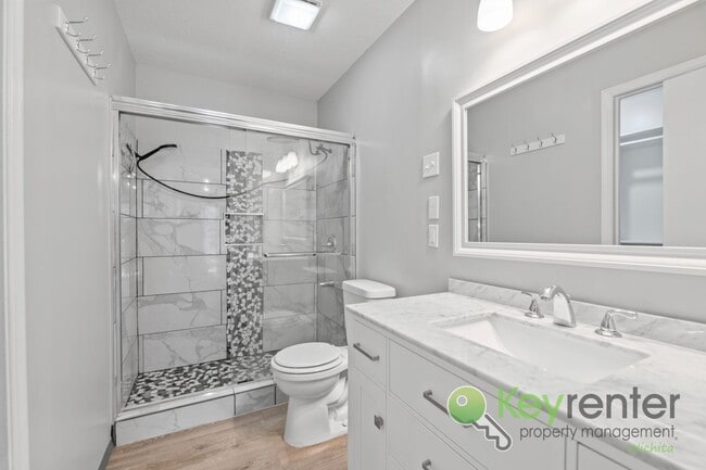 Building Photo - 3 Bedroom | 3 Bathroom - Ready to Entertai...