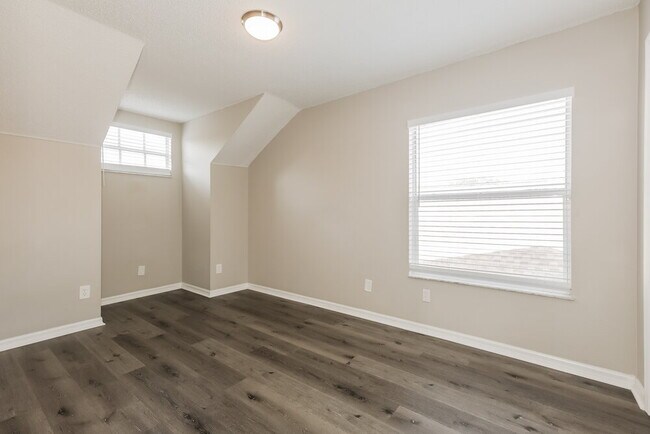 Building Photo - 6032 Pointe Pleasant Blvd