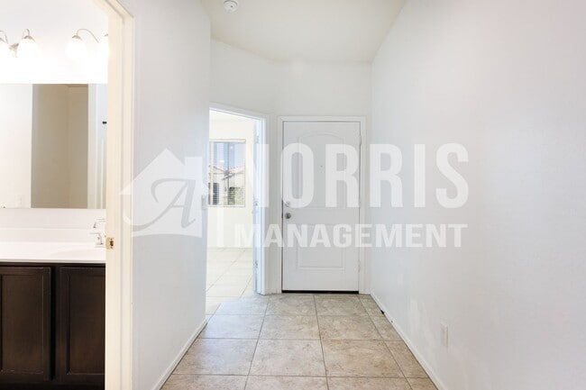 Building Photo - Low Maintenance Home Centrally Located