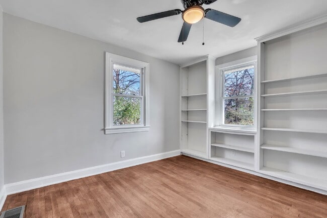 Building Photo - 3BR/2BA in Prime Taylors Location! Minutes From Everyday Conveniences! $1895/mo rent