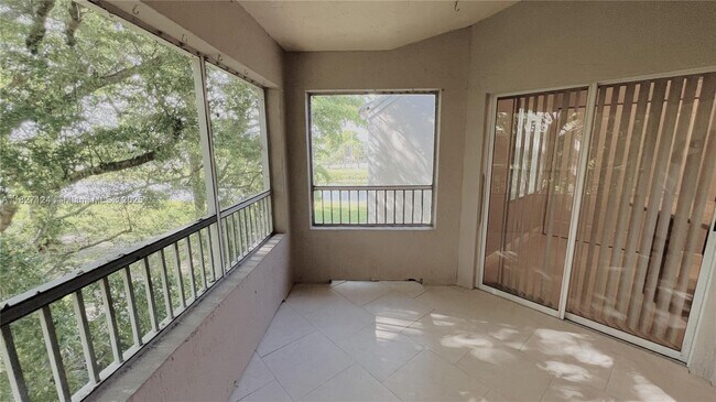 Building Photo - 2881 N Oakland Forest Dr