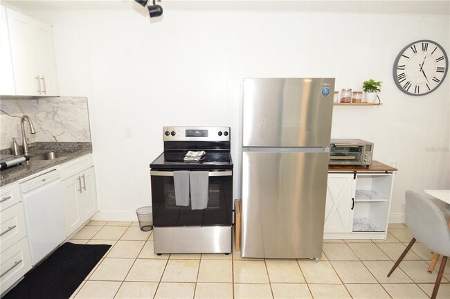 Building Photo - 156 146th Ave