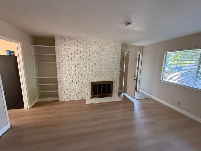 Building Photo - 611 Fairview Dr
