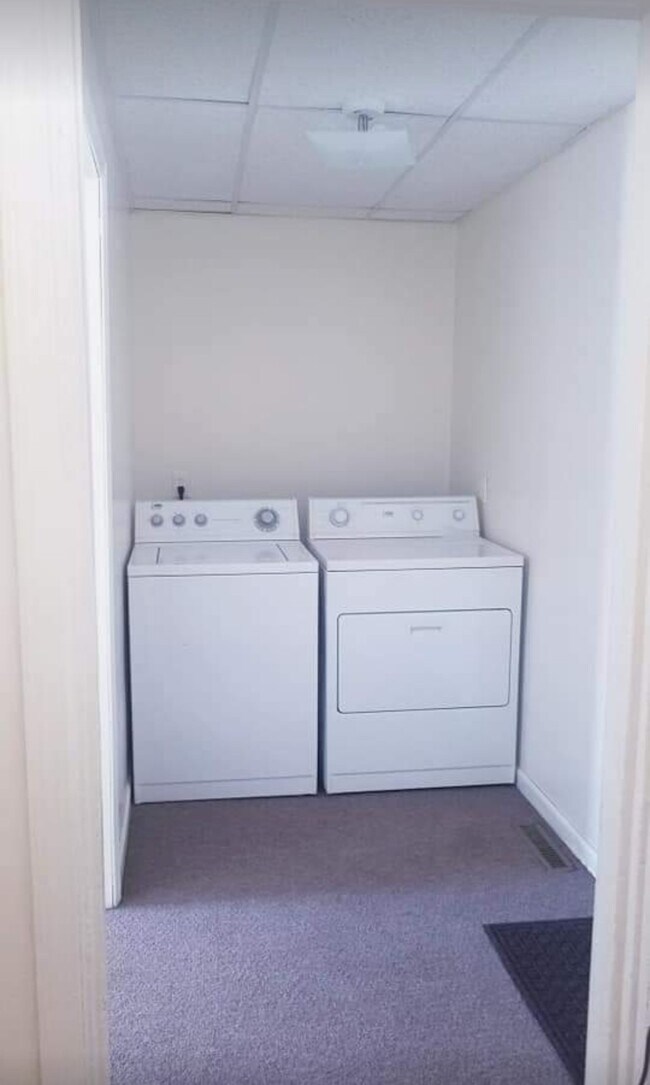 Building Photo - 819 Helen St