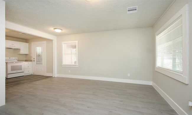 Building Photo - 4826 Larkspur St