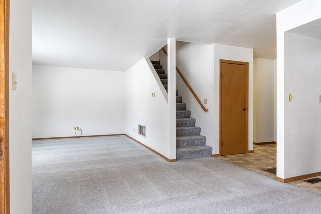 Building Photo - Right on the river! 2 Bedroom, 1.5 Bath, W/Garage, Duplex!