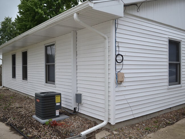 Building Photo - 1113 James