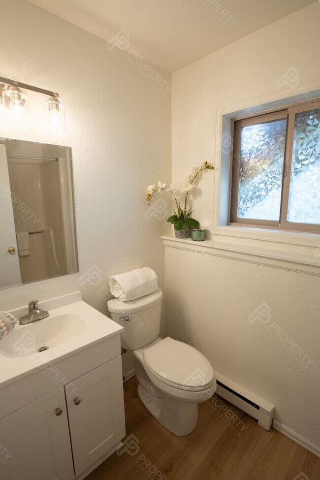 Building Photo - Single Family Home for Rent in Rifle