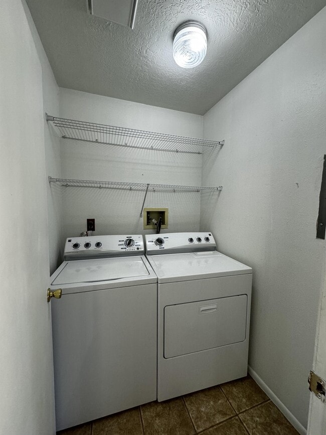Building Photo - 315 San Andres Ave NW