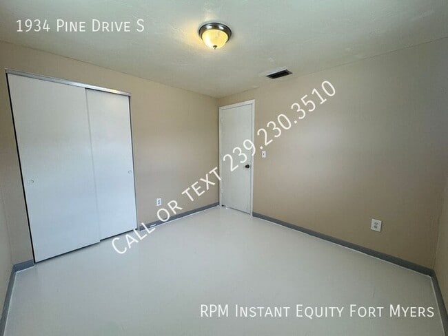 Building Photo - 1934 N Pine Dr