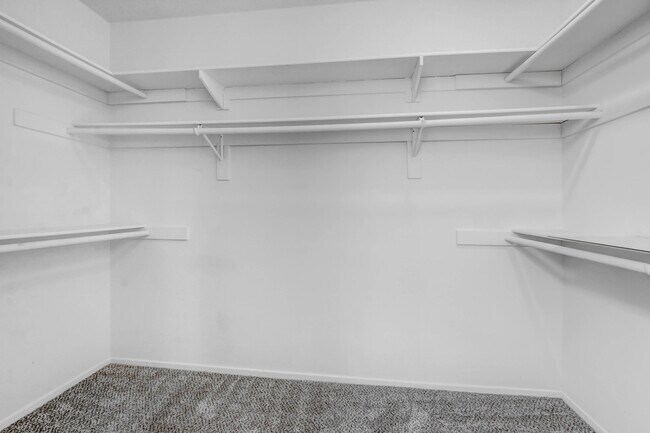 Building Photo - 3030 Wellington Dr