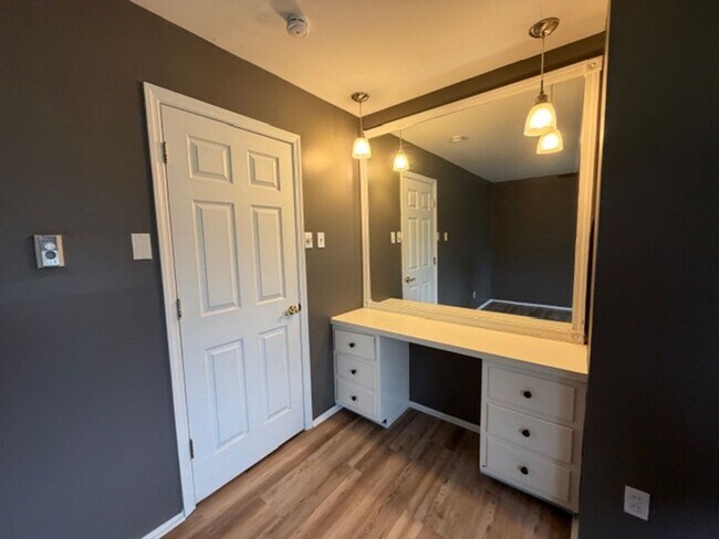 Building Photo - 7489 Hazelcrest Dr
