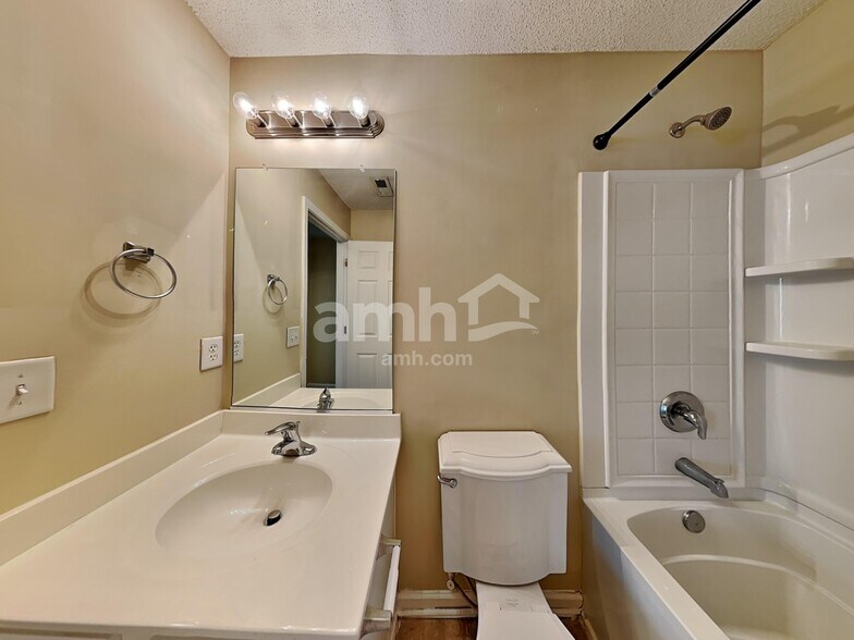 Building Photo - 696 Winners Cir