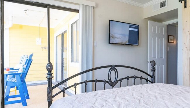 Building Photo - 2 Bedroom Condo - Ocean View - On the Boardwalk - Utilities Included!