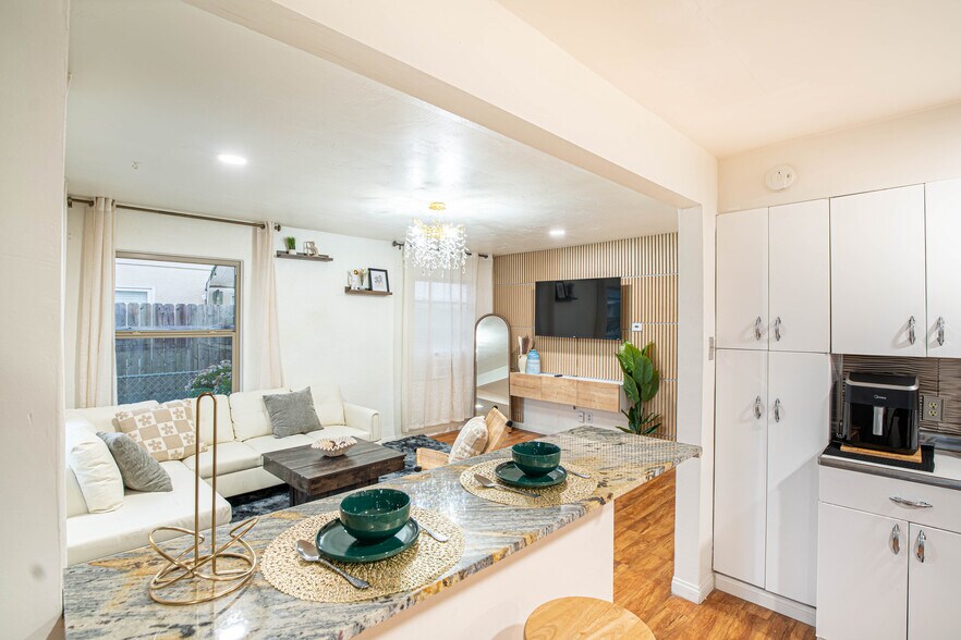 Building Photo - 6203 Thorn St