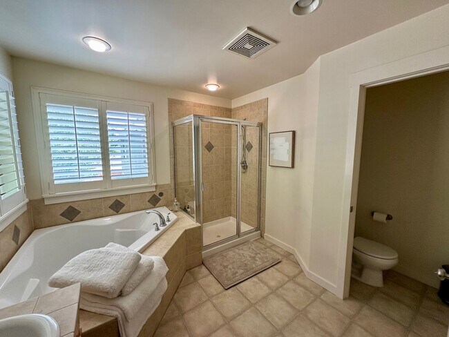 Building Photo - Charming 6 beds 2.5 bath house in Bothell!