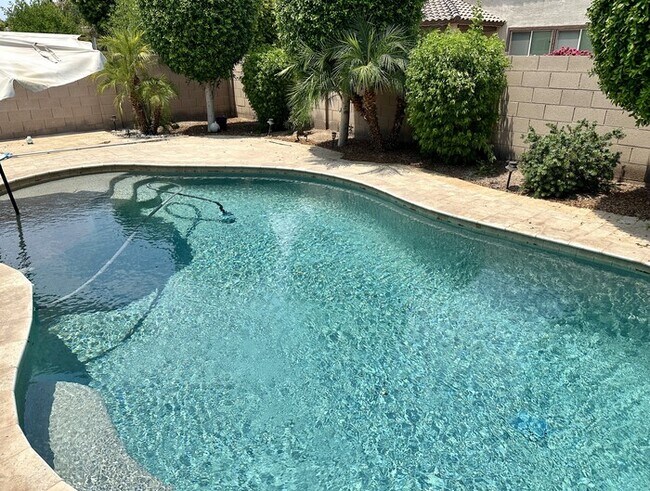 Building Photo - Gorgeous Layton Lakes with pool!