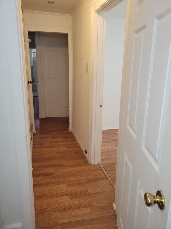 Building Photo - Spacious Twin - Torresdale