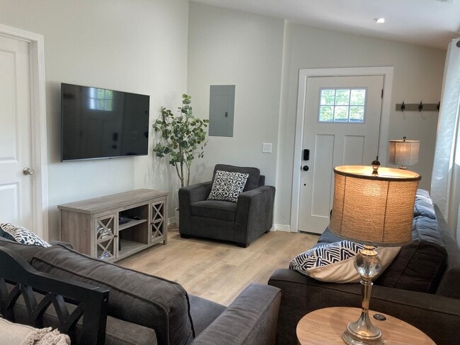 Building Photo - Christiansburg, 2 BR / 1 BA, Available for...