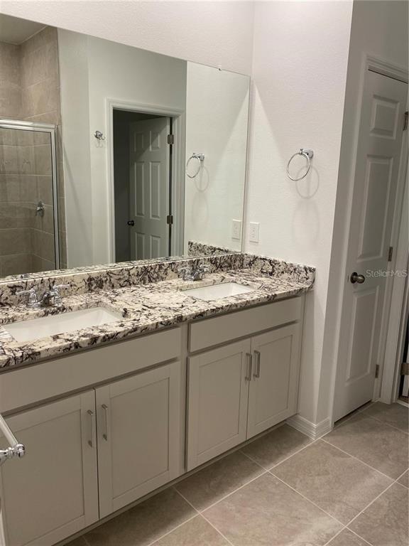 Building Photo - 2581 Royal Jasmine Ct