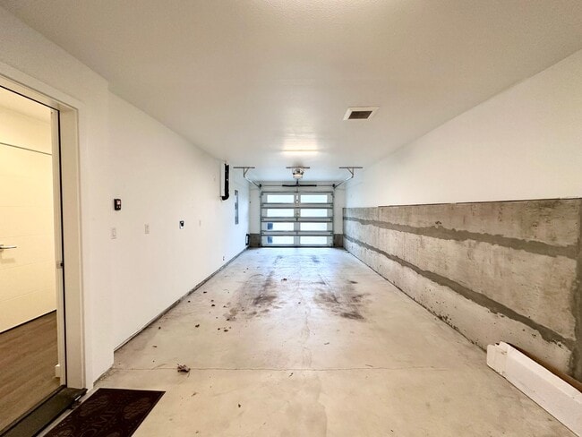 Building Photo - Exceptional Modern 3-Story Single-Family Home Near Woodstock