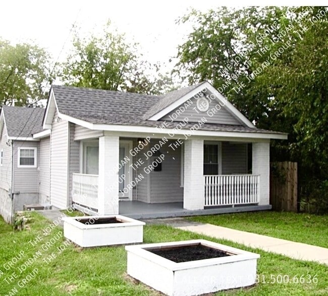 Building Photo - 73 Robertson St