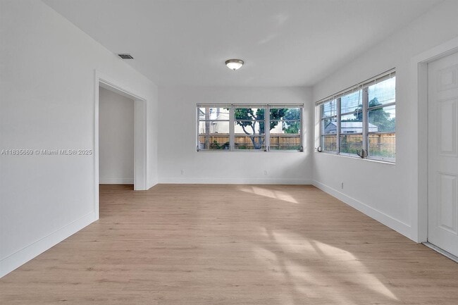 Building Photo - 1751 12th Ct N