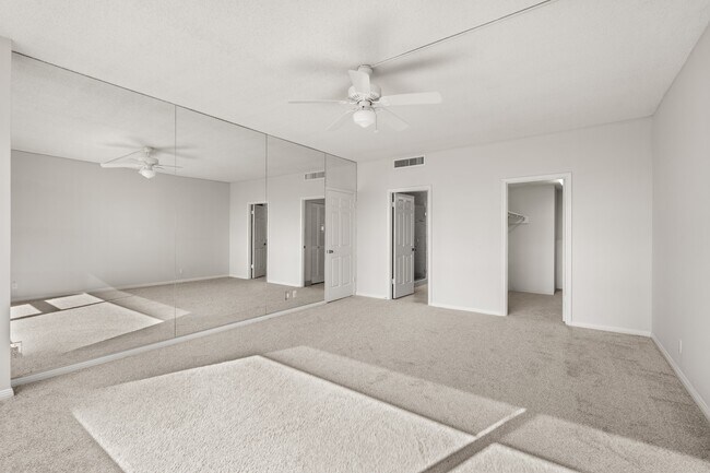 Building Photo - 14 Greenway Plz