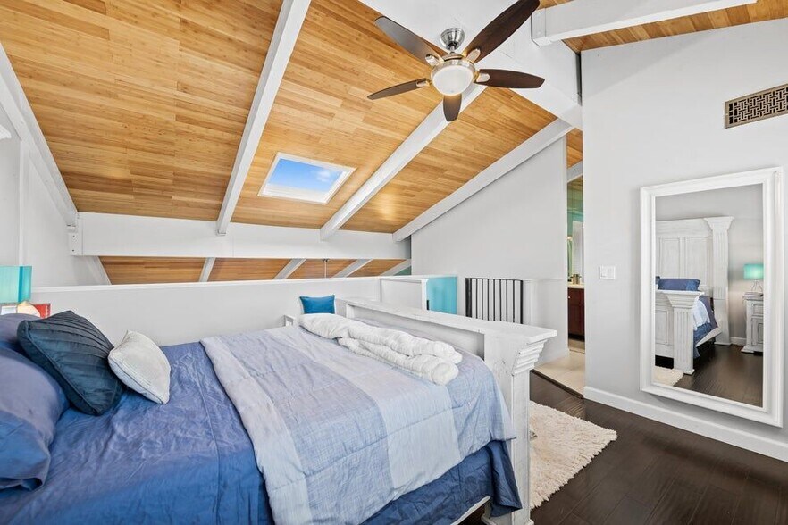 Building Photo - 219 NE 17th Ave