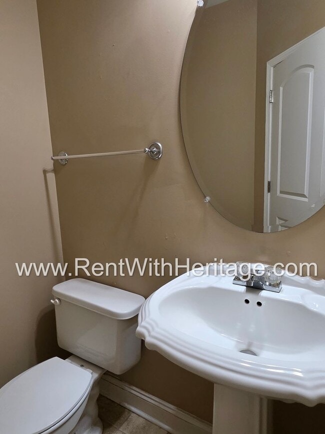 Building Photo - Gorgeous 5bd /3.5 bath Home/ Upgrades Galore/ Attention to Detail/ Great Location