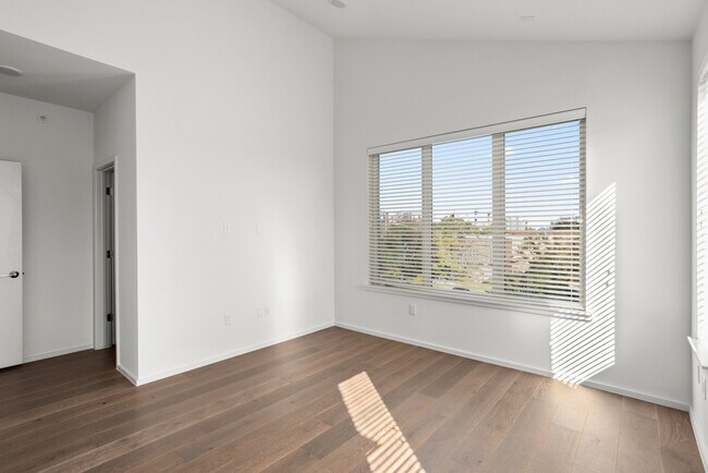 Building Photo - 3100 Menchaca Rd