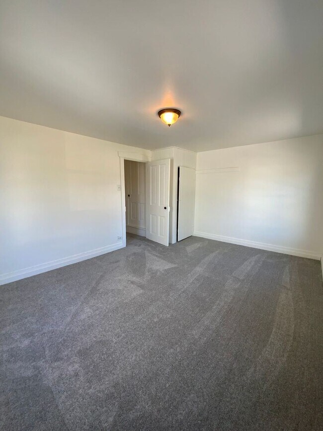 Building Photo - 3 br, 1 bath House - 111 NORTH RONKS ROAD