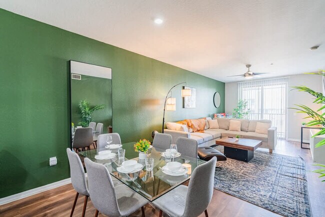 Building Photo - 1275 E University Dr