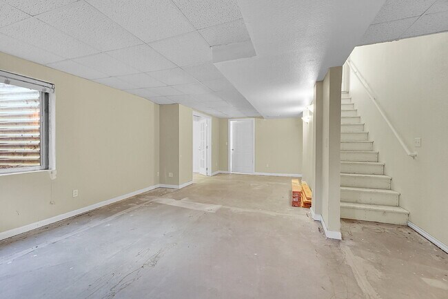 Building Photo - $3,095.00, 3-bed, 3.5-bath with bonus room...