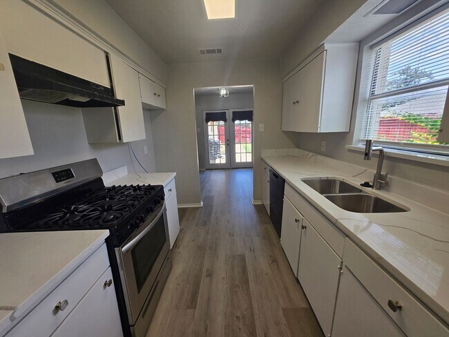 Building Photo - 13439 Blossomheath Ln