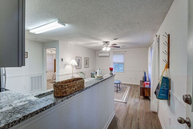 Building Photo - 1312 N Barton St