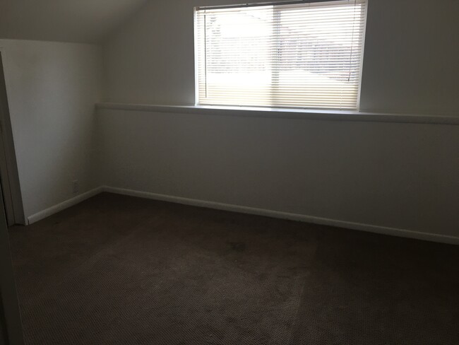 Building Photo - 1205 Yarrow St