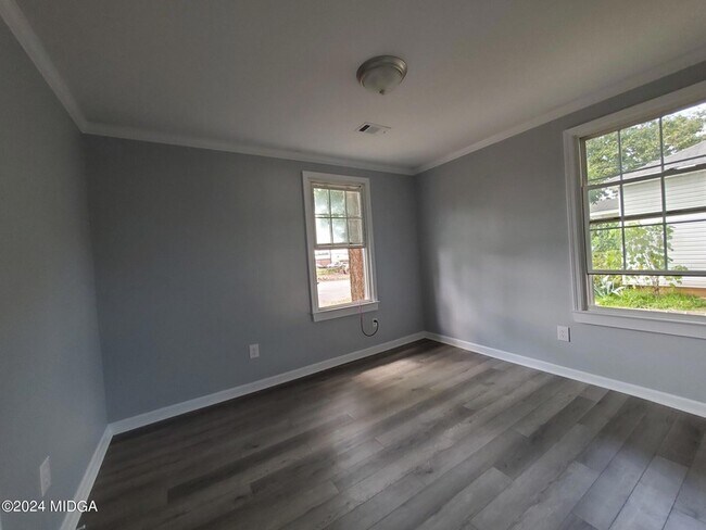 Building Photo - 48 E Morse St